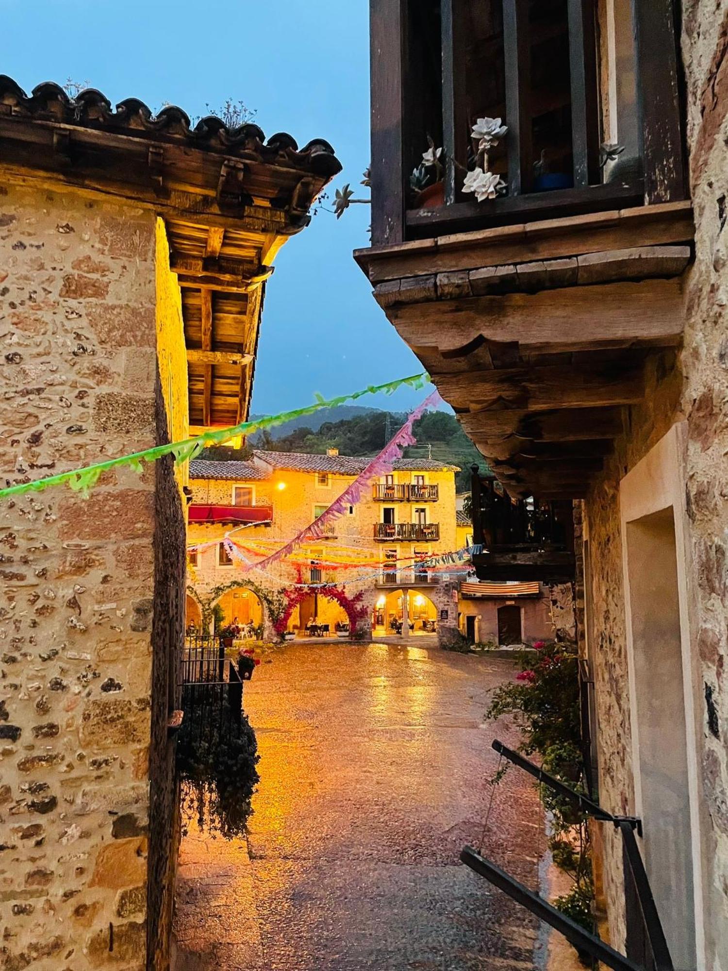Hotel Cal Sastre Santa Pau Ngoại thất bức ảnh