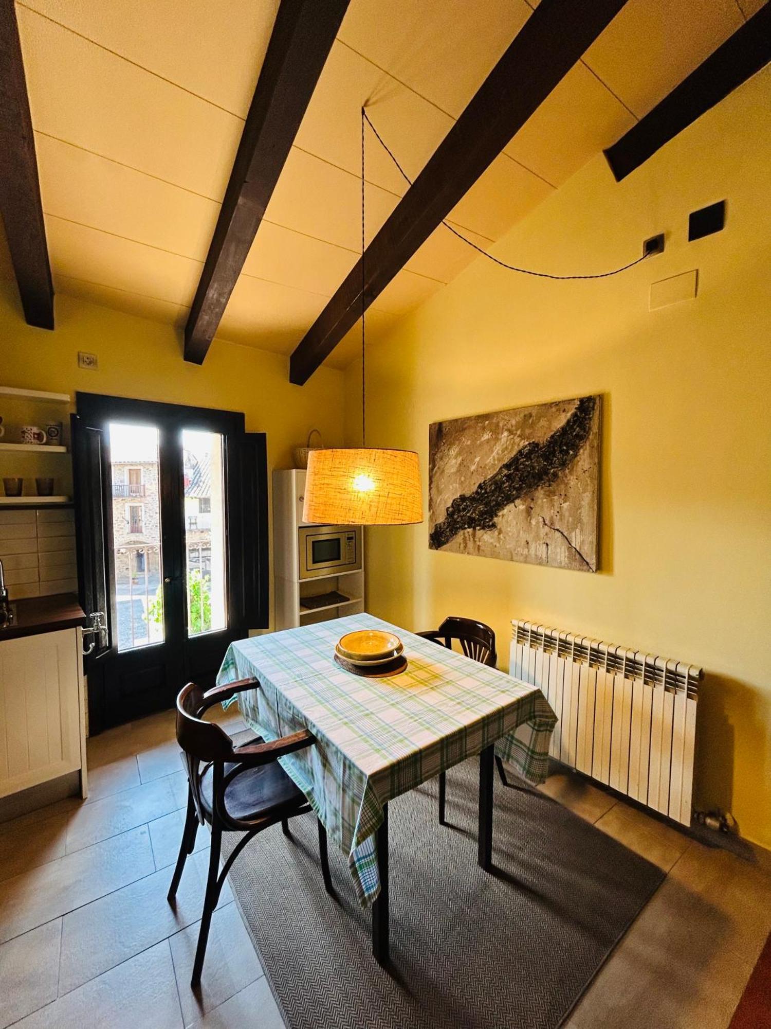 Hotel Cal Sastre Santa Pau Ngoại thất bức ảnh