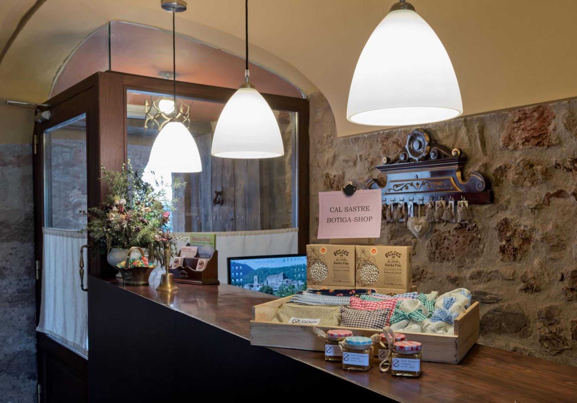 Hotel Cal Sastre Santa Pau Ngoại thất bức ảnh